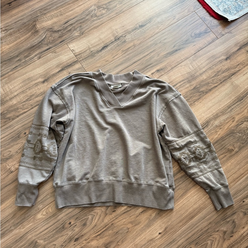 Ariat V neck shirt with embroidery details